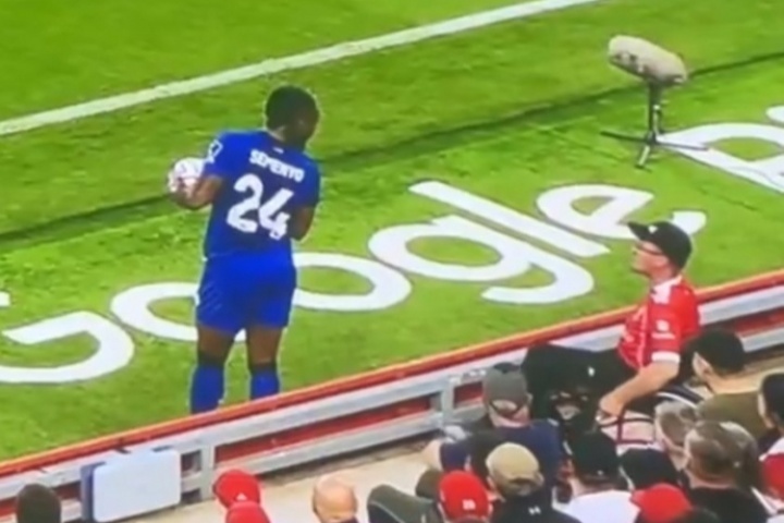 开云体育下载-官方:一47岁男子现已被逮捕,因在安菲尔德场边种族辱骂塞梅尼奥