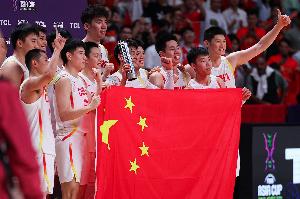 开云app下载-人民日报:十年跌宕 一朝破茧 期待中国红闪耀在亚洲之巅