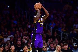 开云体育下载-芬尼-史密斯:这是一场漂亮的团队胜利 队友们给我创造了机会