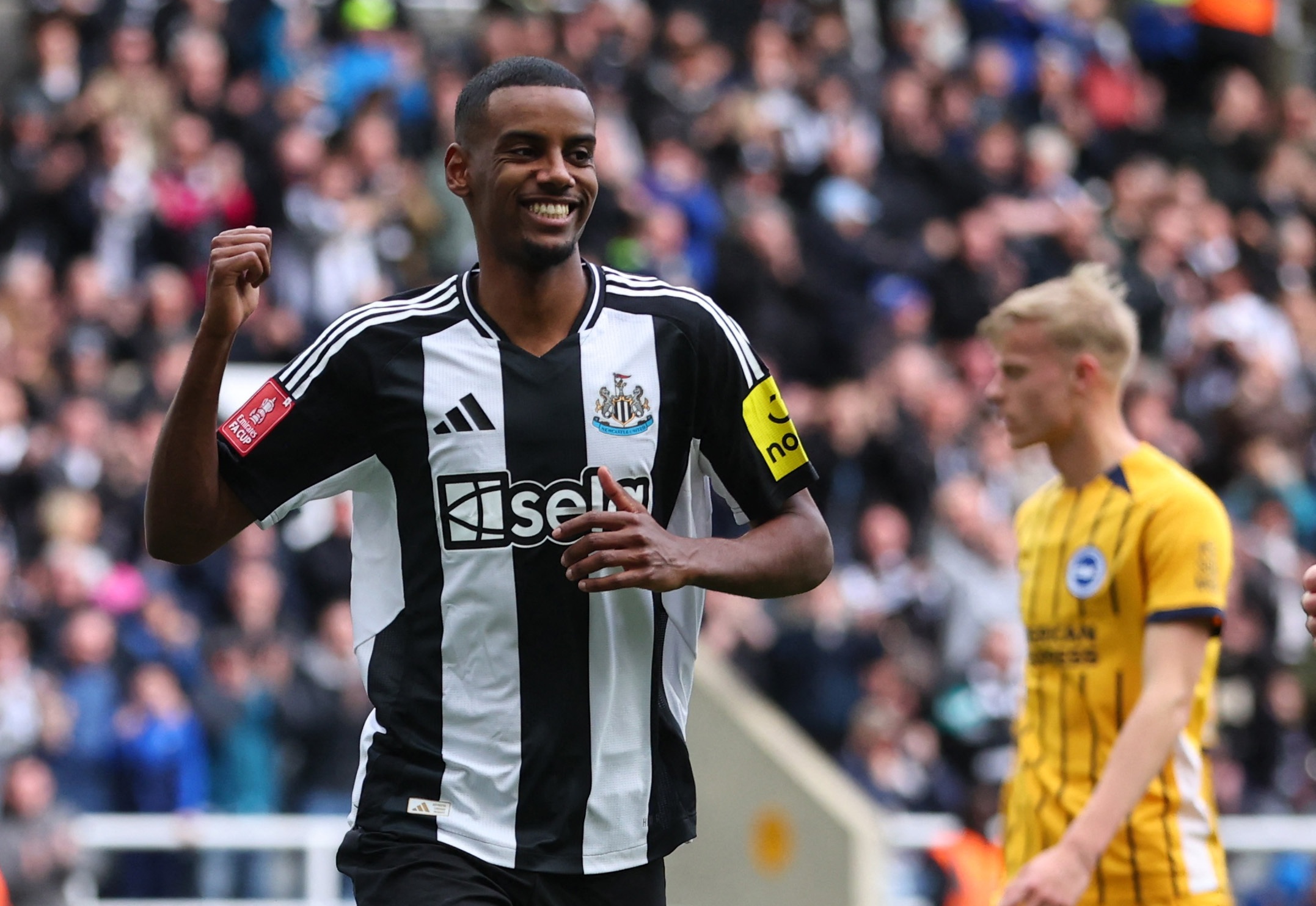 纽卡斯尔对伊萨克立场趋于强硬，利物浦或考虑进一步提升报价