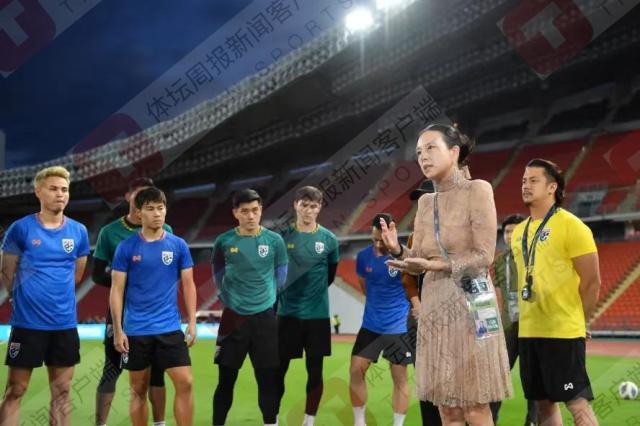 开云体育下载-泰国美女领队开出300万赢球奖 国足36强赛无奖金
