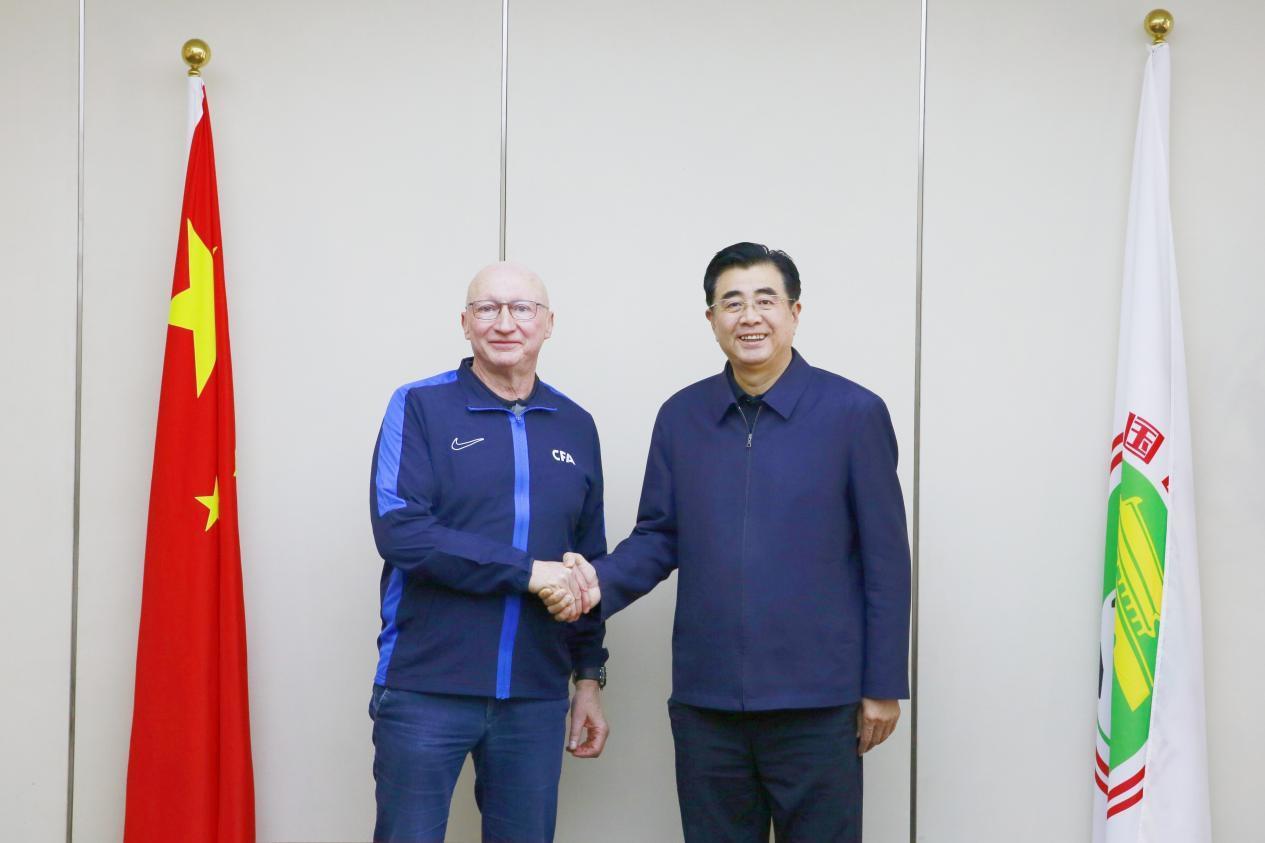 开云app下载-官方：克瑞斯-范普维尔德再次出任中国足球协会技术总监